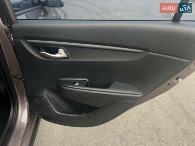 Коричневый Киа Рио, объемом двигателя 1.59 л и пробегом 65 тыс. км за 12800 $, фото 19 на Automoto.ua