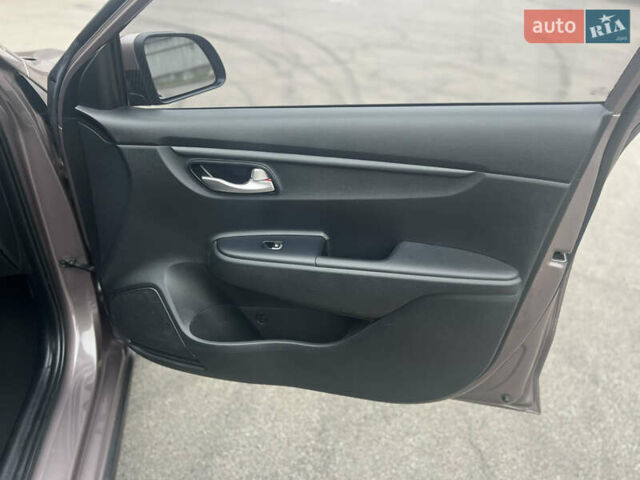 Коричневый Киа Рио, объемом двигателя 1.59 л и пробегом 65 тыс. км за 12800 $, фото 20 на Automoto.ua