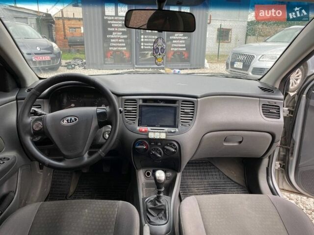 Коричневый Киа Рио, объемом двигателя 1.4 л и пробегом 300 тыс. км за 2999 $, фото 5 на Automoto.ua