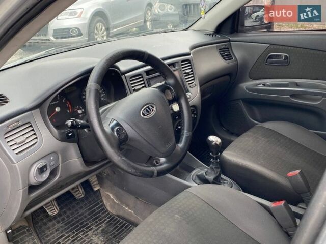 Коричневый Киа Рио, объемом двигателя 1.4 л и пробегом 300 тыс. км за 2999 $, фото 4 на Automoto.ua