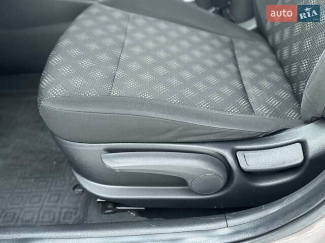 Коричневый Киа Рио, объемом двигателя 1.59 л и пробегом 67 тыс. км за 11800 $, фото 25 на Automoto.ua