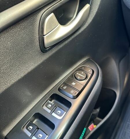 Коричневый Киа Рио, объемом двигателя 1.37 л и пробегом 118 тыс. км за 12800 $, фото 7 на Automoto.ua