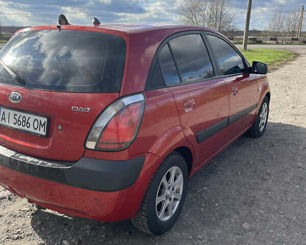 Червоний Кіа Ріо, об'ємом двигуна 1.6 л та пробігом 222 тис. км за 4800 $, фото 3 на Automoto.ua