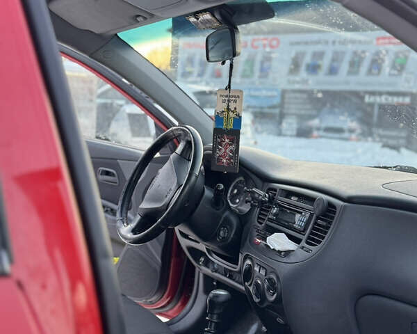 Красный Киа Рио, объемом двигателя 1.6 л и пробегом 178 тыс. км за 5000 $, фото 9 на Automoto.ua