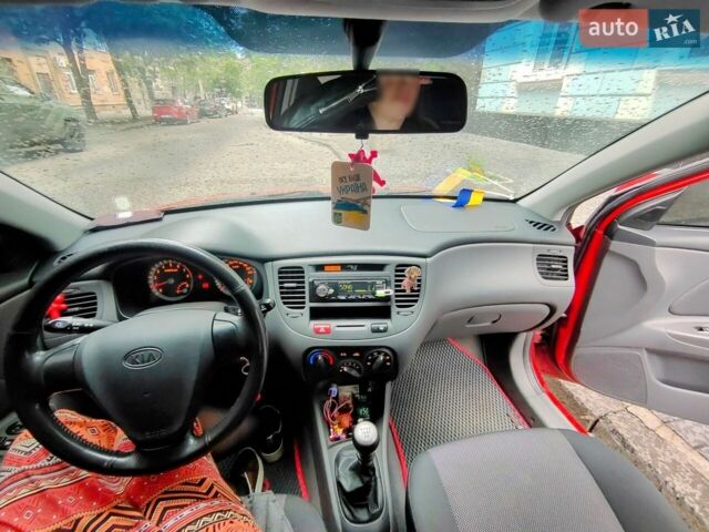 Красный Киа Рио, объемом двигателя 1.6 л и пробегом 194 тыс. км за 4900 $, фото 9 на Automoto.ua