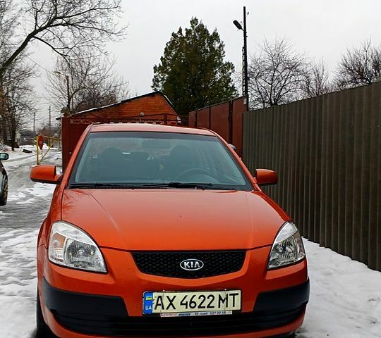 Червоний Кіа Ріо, об'ємом двигуна 1.4 л та пробігом 143 тис. км за 5000 $, фото 4 на Automoto.ua