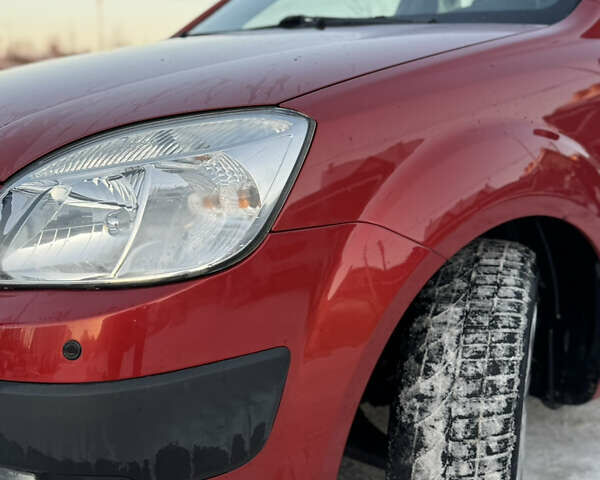 Красный Киа Рио, объемом двигателя 1.6 л и пробегом 178 тыс. км за 5000 $, фото 5 на Automoto.ua