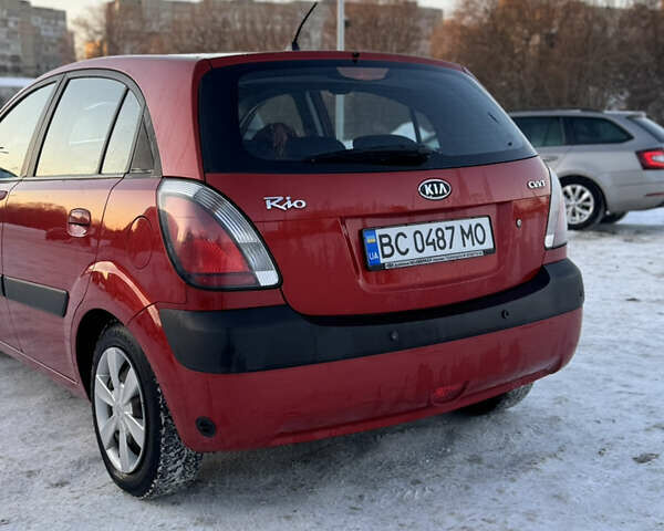 Красный Киа Рио, объемом двигателя 1.6 л и пробегом 178 тыс. км за 5000 $, фото 4 на Automoto.ua