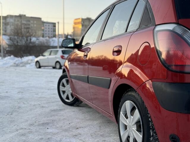 Червоний Кіа Ріо, об'ємом двигуна 1.6 л та пробігом 175 тис. км за 4100 $, фото 4 на Automoto.ua