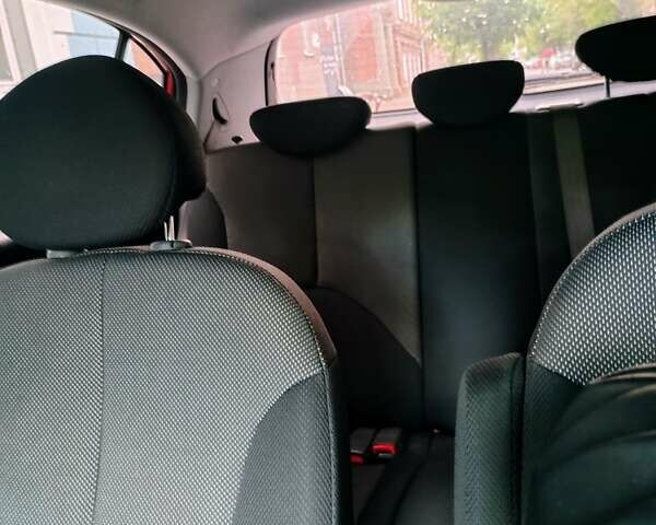 Красный Киа Рио, объемом двигателя 1.6 л и пробегом 194 тыс. км за 5400 $, фото 7 на Automoto.ua