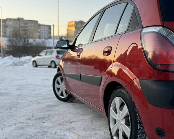 Красный Киа Рио, объемом двигателя 1.6 л и пробегом 178 тыс. км за 4800 $, фото 4 на Automoto.ua