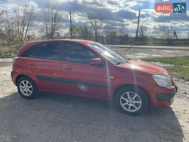 Червоний Кіа Ріо, об'ємом двигуна 1.6 л та пробігом 222 тис. км за 4800 $, фото 2 на Automoto.ua