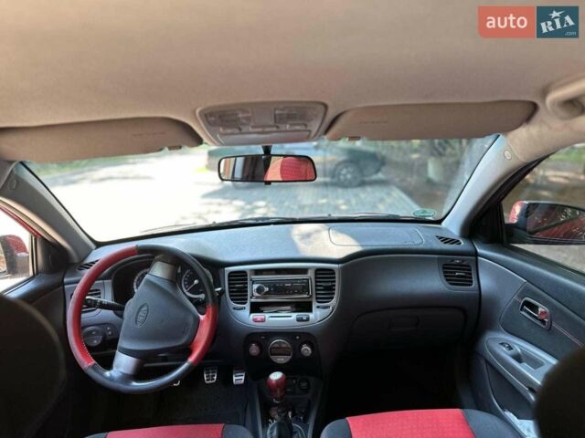 Красный Киа Рио, объемом двигателя 1.6 л и пробегом 152 тыс. км за 4300 $, фото 5 на Automoto.ua
