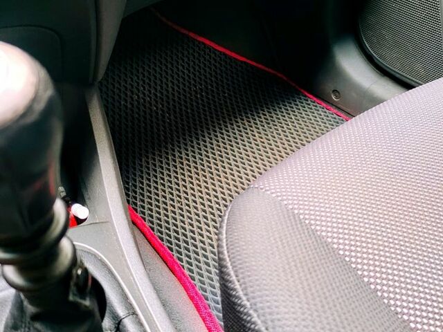 Червоний Кіа Ріо, об'ємом двигуна 1.6 л та пробігом 194 тис. км за 5100 $, фото 5 на Automoto.ua