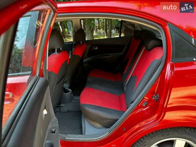 Красный Киа Рио, объемом двигателя 1.6 л и пробегом 152 тыс. км за 4300 $, фото 7 на Automoto.ua
