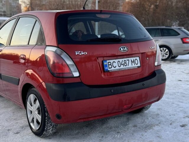 Красный Киа Рио, объемом двигателя 1.6 л и пробегом 175 тыс. км за 5000 $, фото 3 на Automoto.ua