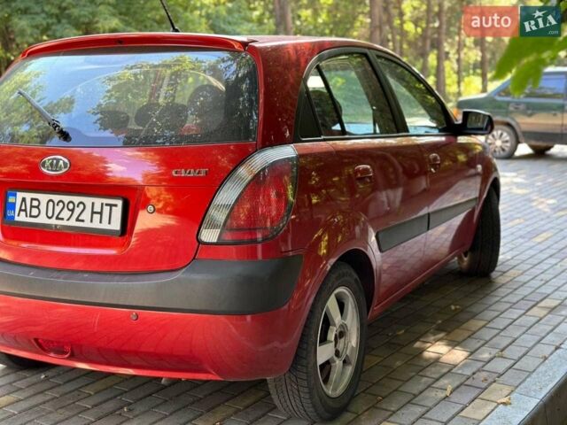 Красный Киа Рио, объемом двигателя 1.6 л и пробегом 152 тыс. км за 4300 $, фото 1 на Automoto.ua
