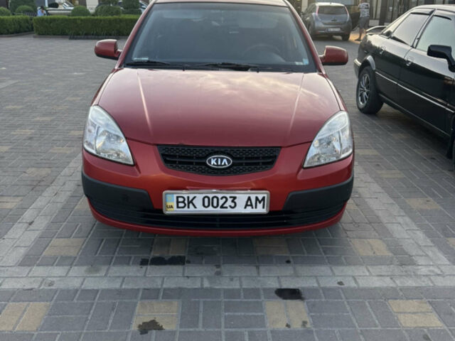 Красный Киа Рио, объемом двигателя 1.4 л и пробегом 246 тыс. км за 5700 $, фото 2 на Automoto.ua