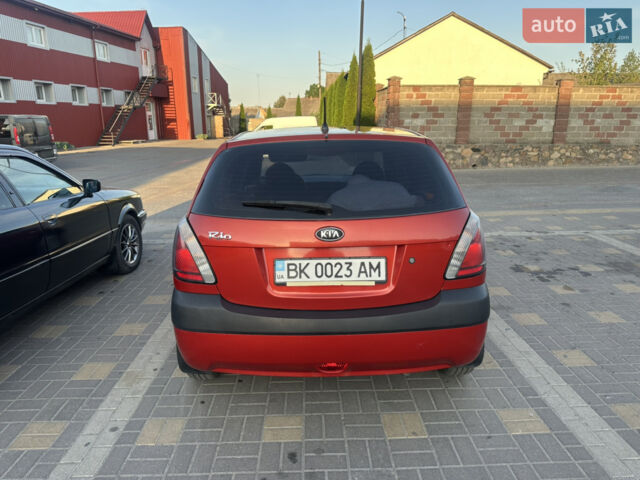 Красный Киа Рио, объемом двигателя 1.4 л и пробегом 246 тыс. км за 5700 $, фото 4 на Automoto.ua
