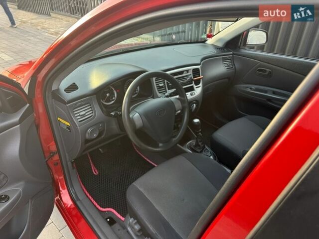 Красный Киа Рио, объемом двигателя 1.49 л и пробегом 264 тыс. км за 3999 $, фото 31 на Automoto.ua