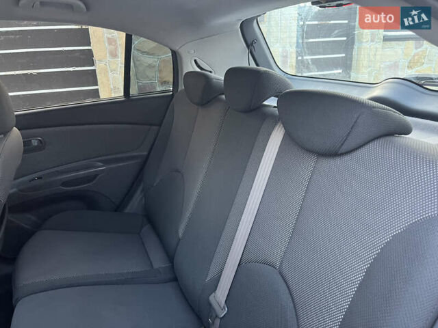 Червоний Кіа Ріо, об'ємом двигуна 1.4 л та пробігом 292 тис. км за 3999 $, фото 30 на Automoto.ua