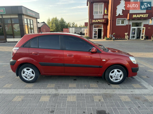 Красный Киа Рио, объемом двигателя 1.4 л и пробегом 246 тыс. км за 5700 $, фото 3 на Automoto.ua