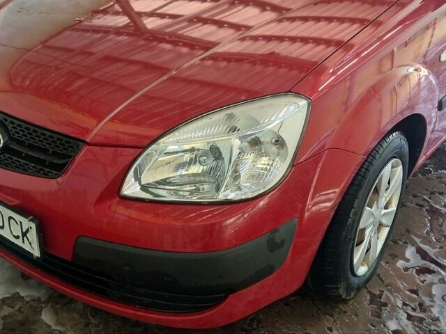 Красный Киа Рио, объемом двигателя 1.4 л и пробегом 219 тыс. км за 4100 $, фото 9 на Automoto.ua