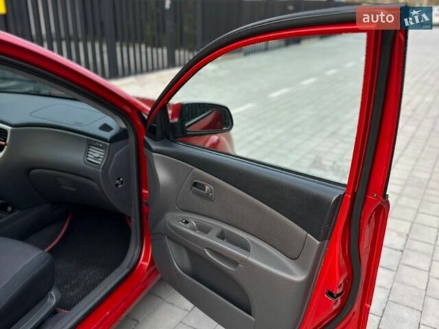 Красный Киа Рио, объемом двигателя 1.49 л и пробегом 264 тыс. км за 3999 $, фото 36 на Automoto.ua