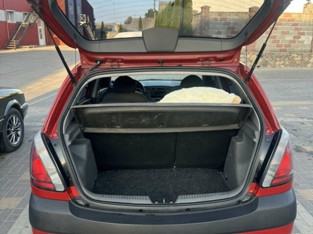 Красный Киа Рио, объемом двигателя 1.4 л и пробегом 246 тыс. км за 5700 $, фото 9 на Automoto.ua