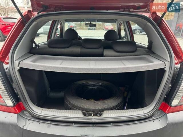 Красный Киа Рио, объемом двигателя 1.4 л и пробегом 188 тыс. км за 5700 $, фото 13 на Automoto.ua