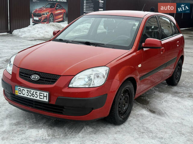 Красный Киа Рио, объемом двигателя 1.4 л и пробегом 110 тыс. км за 5900 $, фото 2 на Automoto.ua