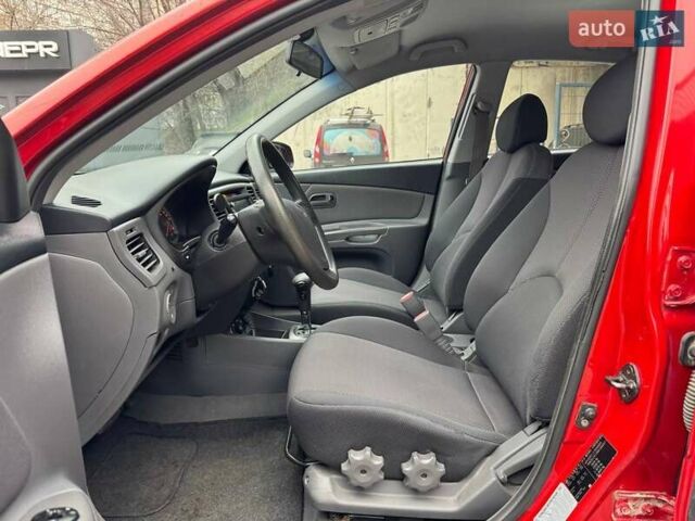 Красный Киа Рио, объемом двигателя 1.4 л и пробегом 188 тыс. км за 5700 $, фото 19 на Automoto.ua