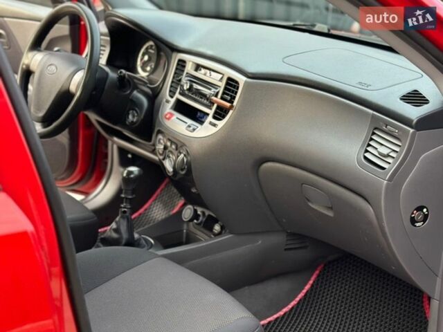 Красный Киа Рио, объемом двигателя 1.49 л и пробегом 264 тыс. км за 3999 $, фото 37 на Automoto.ua