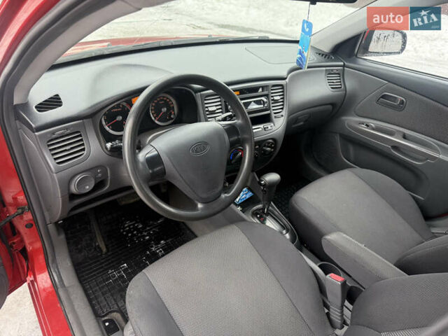 Красный Киа Рио, объемом двигателя 1.4 л и пробегом 110 тыс. км за 5900 $, фото 21 на Automoto.ua
