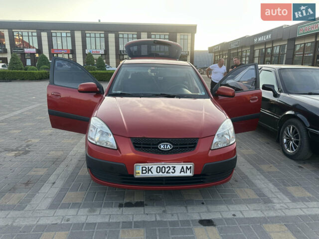 Красный Киа Рио, объемом двигателя 1.4 л и пробегом 246 тыс. км за 5700 $, фото 5 на Automoto.ua