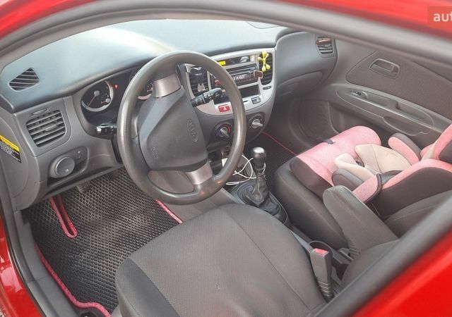 Красный Киа Рио, объемом двигателя 1.5 л и пробегом 263 тыс. км за 3500 $, фото 13 на Automoto.ua