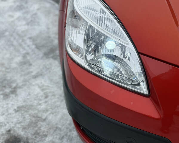 Красный Киа Рио, объемом двигателя 1.4 л и пробегом 110 тыс. км за 5900 $, фото 12 на Automoto.ua