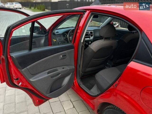 Красный Киа Рио, объемом двигателя 1.49 л и пробегом 264 тыс. км за 3999 $, фото 45 на Automoto.ua