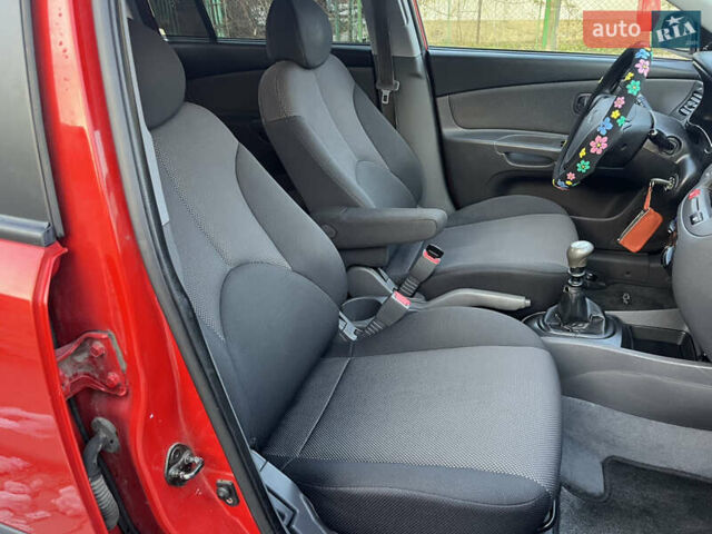 Червоний Кіа Ріо, об'ємом двигуна 1.4 л та пробігом 292 тис. км за 3999 $, фото 18 на Automoto.ua