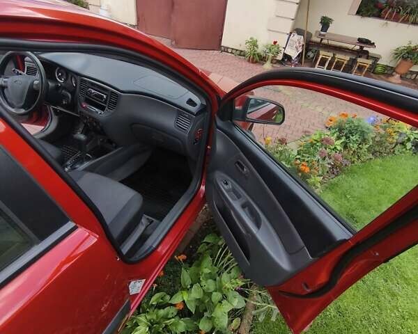 Червоний Кіа Ріо, об'ємом двигуна 1.4 л та пробігом 106 тис. км за 4800 $, фото 9 на Automoto.ua