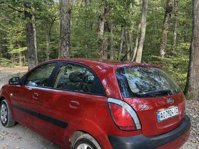 Червоний Кіа Ріо, об'ємом двигуна 1.4 л та пробігом 280 тис. км за 4002 $, фото 3 на Automoto.ua