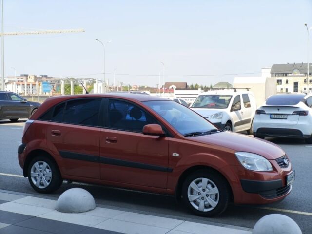 Красный Киа Рио, объемом двигателя 1.4 л и пробегом 280 тыс. км за 3622 $, фото 14 на Automoto.ua