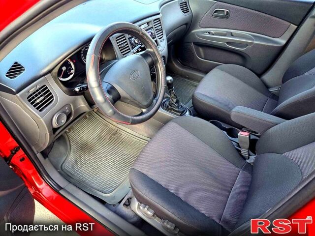 Червоний Кіа Ріо, об'ємом двигуна 1.4 л та пробігом 162 тис. км за 4999 $, фото 12 на Automoto.ua