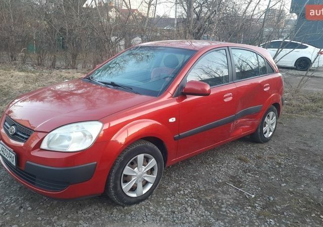 Красный Киа Рио, объемом двигателя 1.5 л и пробегом 263 тыс. км за 3500 $, фото 1 на Automoto.ua