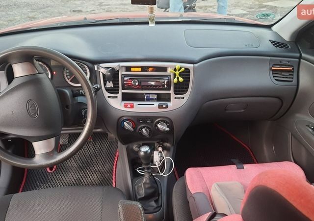 Красный Киа Рио, объемом двигателя 1.5 л и пробегом 263 тыс. км за 3500 $, фото 15 на Automoto.ua