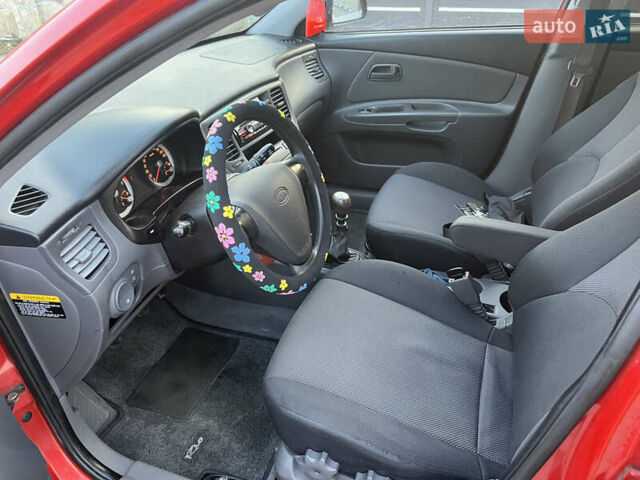 Червоний Кіа Ріо, об'ємом двигуна 1.4 л та пробігом 292 тис. км за 3999 $, фото 25 на Automoto.ua
