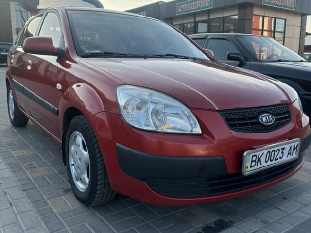 Красный Киа Рио, объемом двигателя 1.4 л и пробегом 246 тыс. км за 5700 $, фото 1 на Automoto.ua