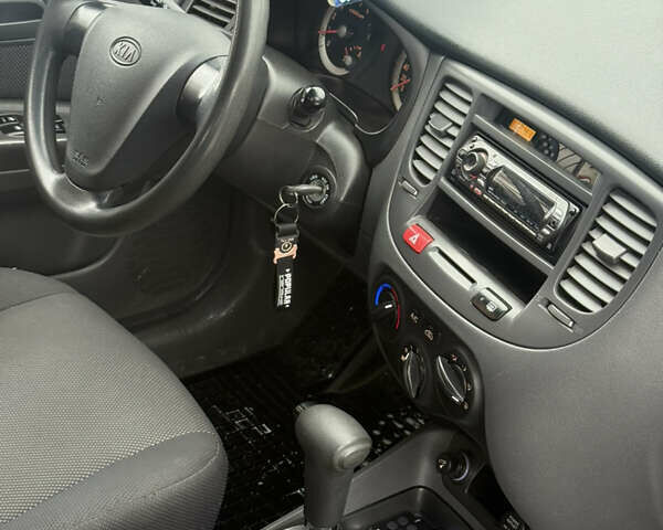 Красный Киа Рио, объемом двигателя 1.4 л и пробегом 110 тыс. км за 5900 $, фото 20 на Automoto.ua