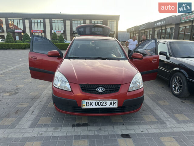 Красный Киа Рио, объемом двигателя 1.4 л и пробегом 246 тыс. км за 5700 $, фото 5 на Automoto.ua