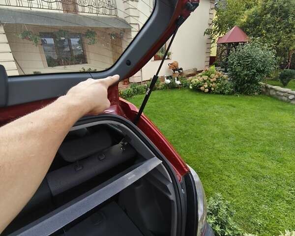 Червоний Кіа Ріо, об'ємом двигуна 1.4 л та пробігом 106 тис. км за 4800 $, фото 5 на Automoto.ua